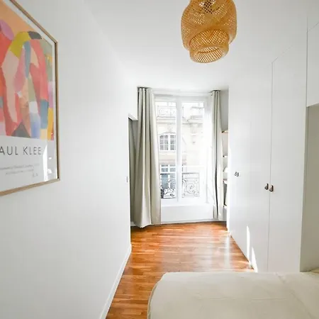 Apartment We Parisian The Marais Cozy