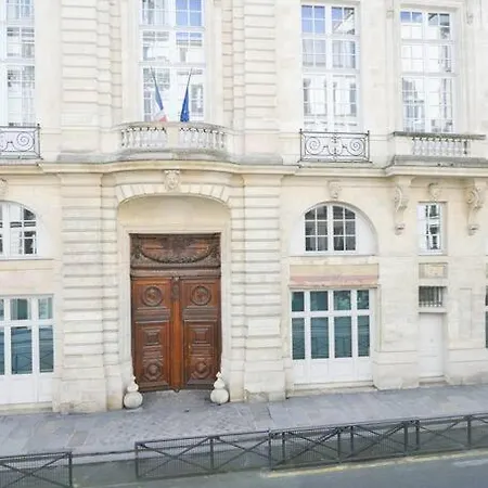 We Parisian The Marais Cozy