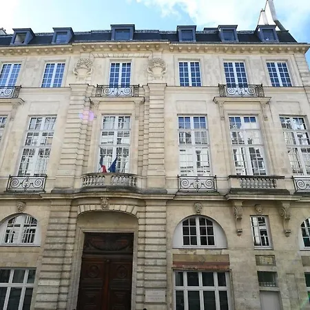 We Parisian The Marais Cozy
